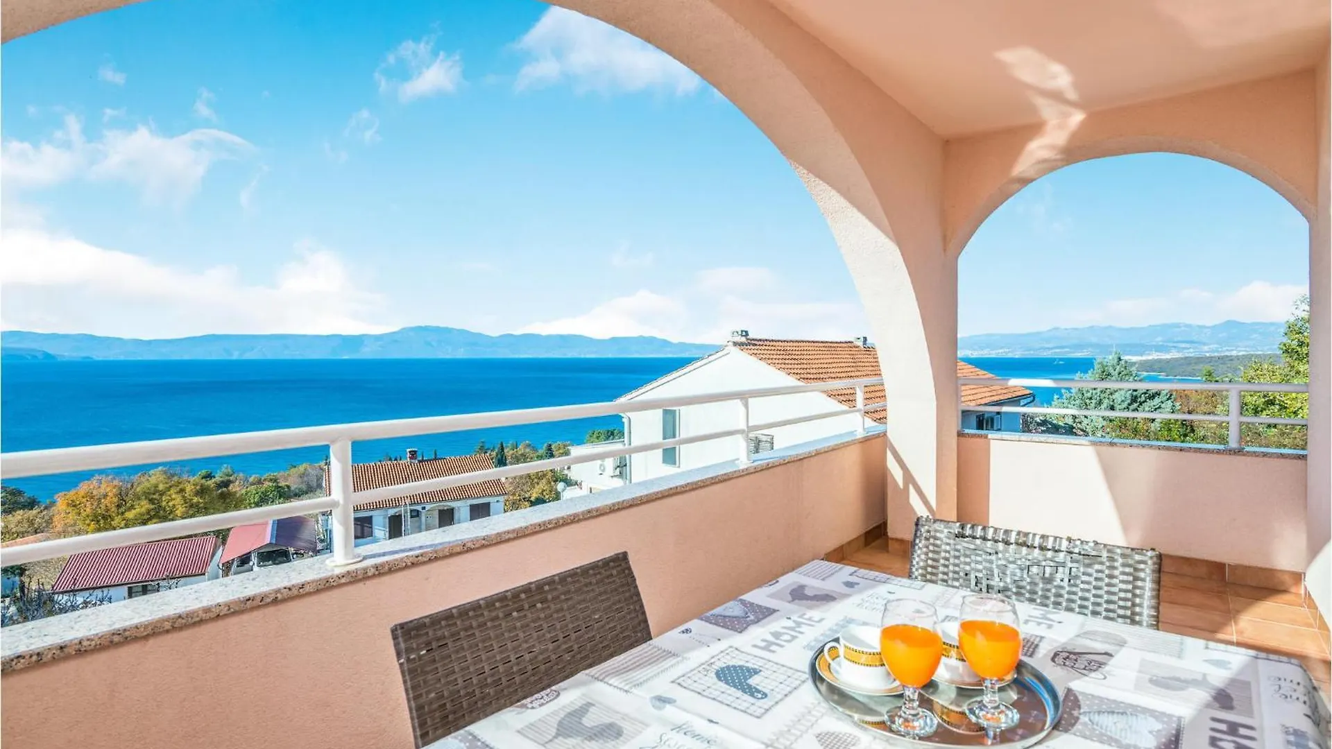 2 Bedroom Gorgeous Apartment In Njivice