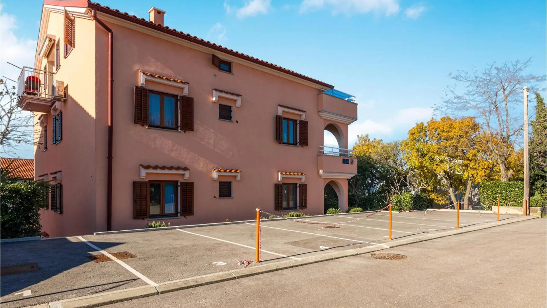 2 Bedroom Gorgeous Apartment In Njivice