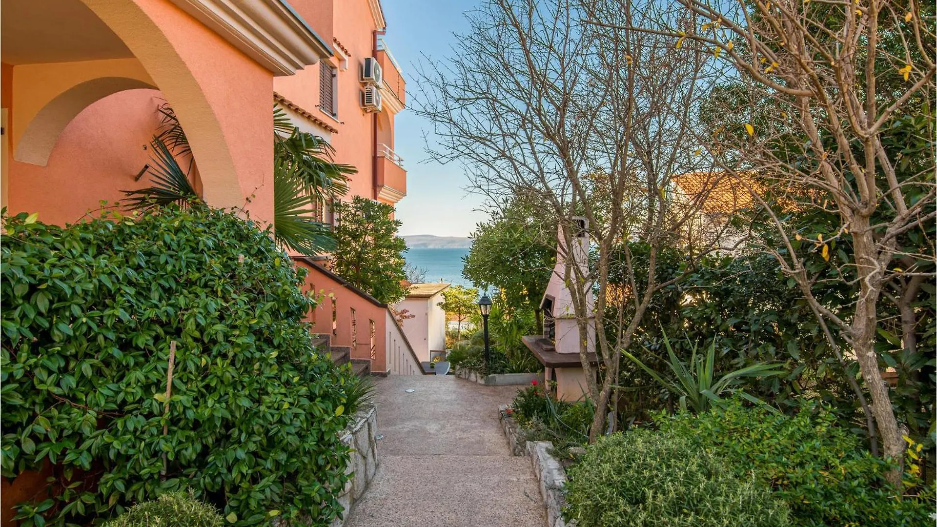 2 Bedroom Gorgeous Apartment In Njivice Croatia