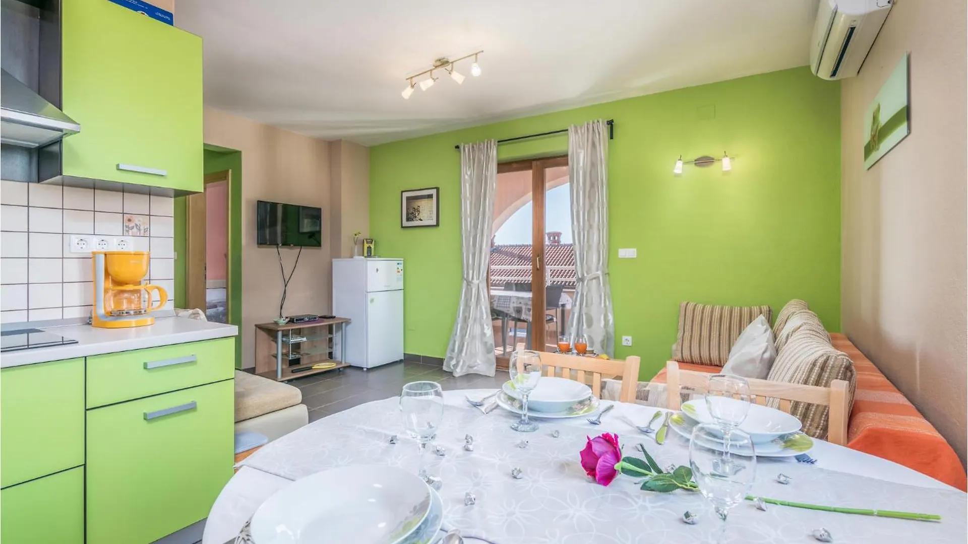 2 Bedroom Gorgeous Apartment In Njivice